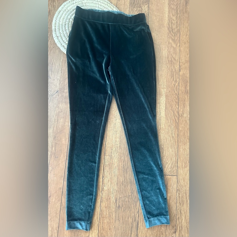 New with tag! Loft Soft Tailored Velvet Leggings in Deep Green size Small